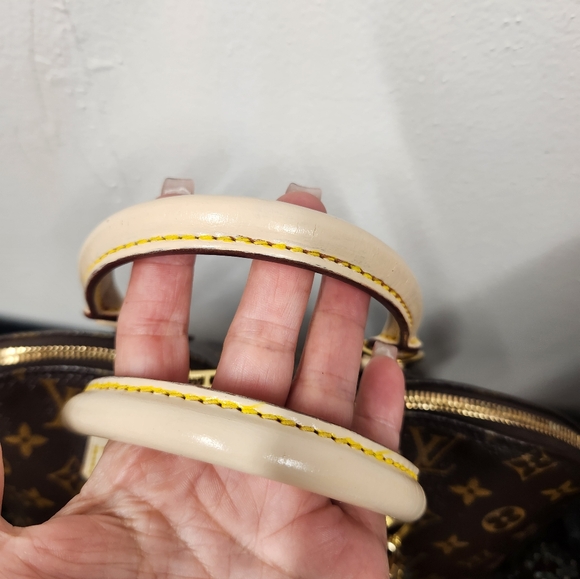 Loius Vuitton Alma Bag - Picture 3 of 16